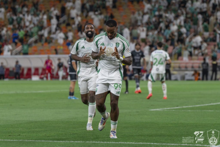 في الوقت القاتل.. الأهلي يفوز على ضمك 4-2