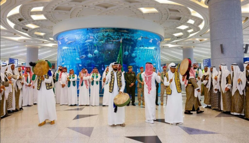 مطار الملك عبدالعزيز الدولي يحتفي باليوم الوطني الـ 94