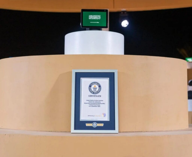 “الدرعية” تدخل موسوعة غينيس لأكبر عرض لأجهزة المساعد الشخصي المدعومة بالذكاء الاصطناعي ضمن احتفالها باليوم الوطني 94