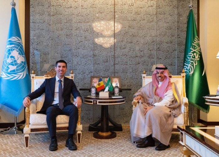 وزير الخارجية يلتقي نائب رئيس الوزراء وزير خارجية مولدوفا