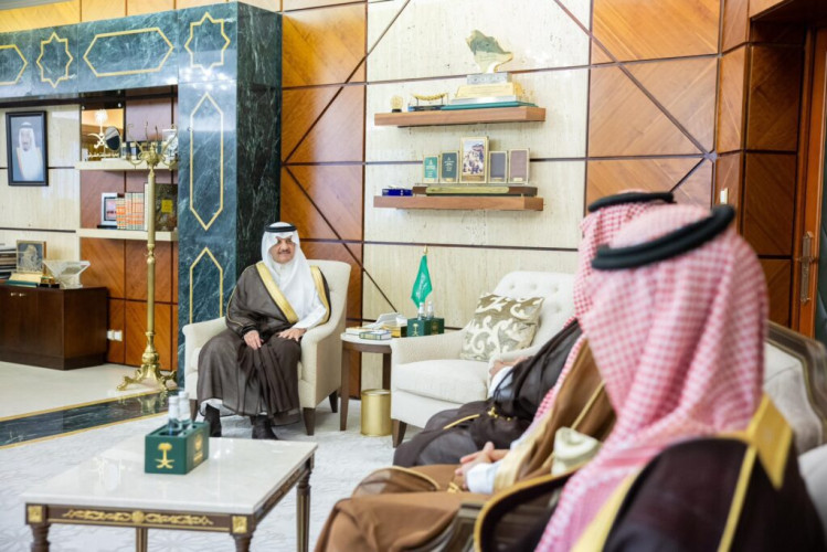 أمير الشرقية يستقبل رئيس غرفة حفر الباطن