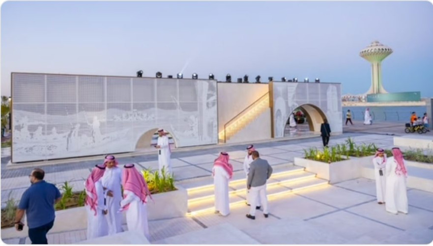 أمين الشرقية يدشن مجسم “ميدان ذاكرة الخبر” في الواجهة البحرية