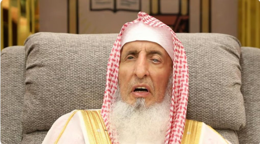 مفتي المملكة: اليومُ الوطني احتفاءٌ بمنجزات القيادة ومسيرة عزّ واستقرار