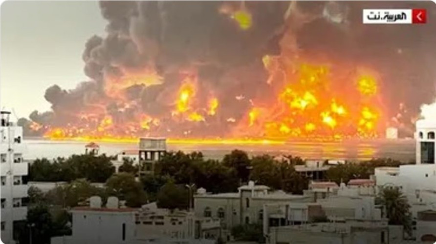 “إسرائيل” تهاجم ميناء الحديدة ومحطة الطاقة رداً على هجمات الحوثي