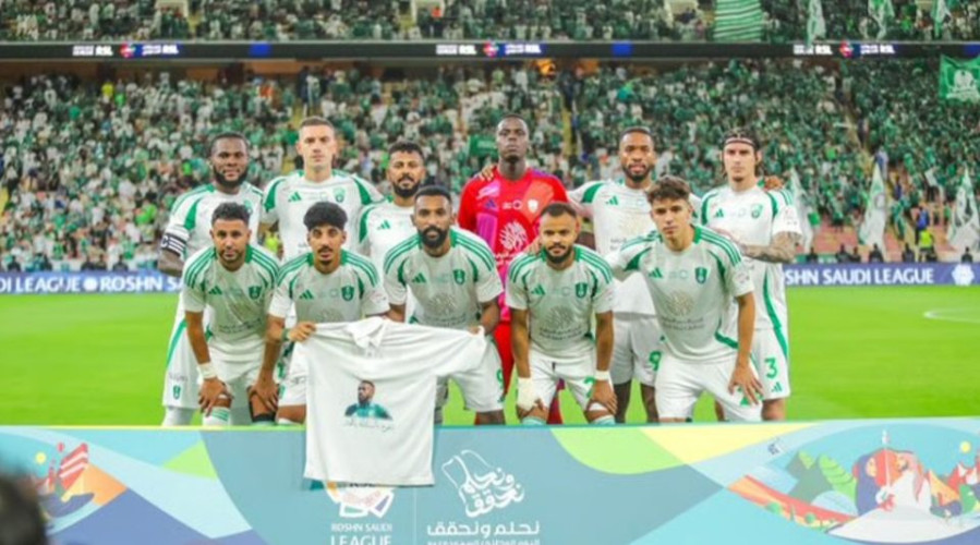 في بادرةٍ جميلة.. نجوم الأهلي يتمنّون الشفاء للكابتن “فهد المولد”