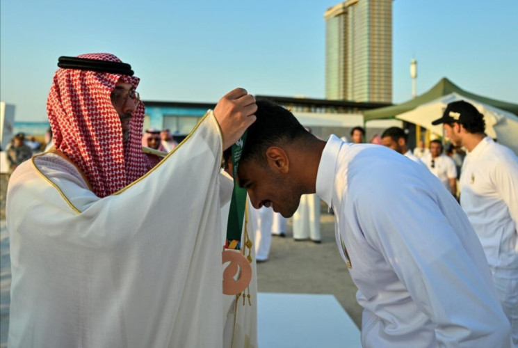 الأمير سعود بن جلوي يتوّج الفائزين في مسابقة التجديف الساحلي