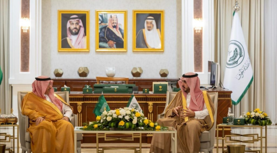 أمير منطقة الجوف يستقبل وزير التعليم