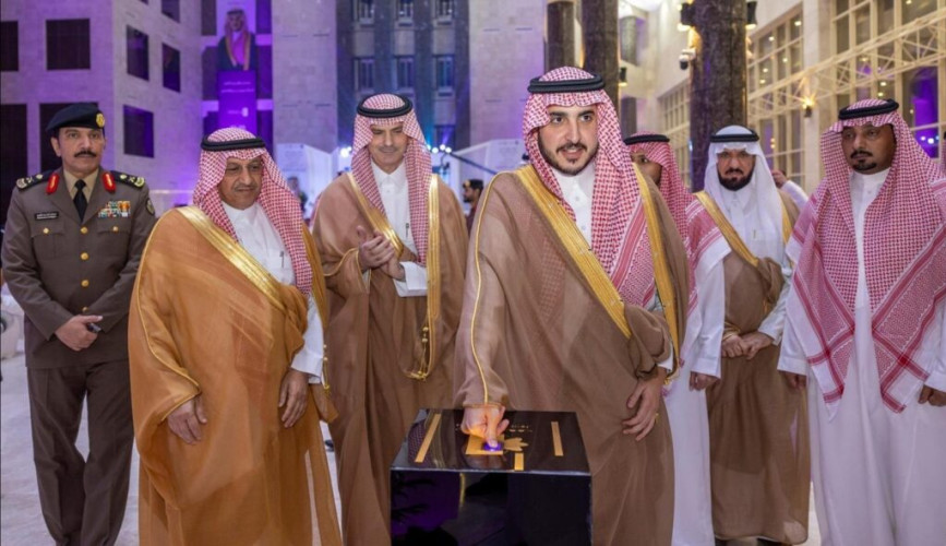 أمير منطقة الجوف يفتتح ملتقى “الجوف تبتكر لصناعة وطنية” .. وينوه بدعم وتشجيع القيادة للإبداع والابتكار ودعم المواهب