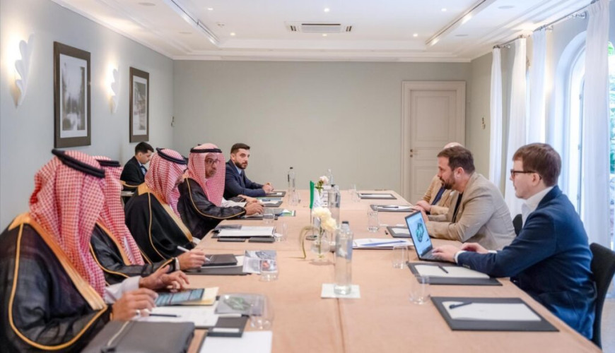 وزير الصناعة والثروة المعدنية يبحث الفرص المشتركة في صناعة السيارات والطائرات وبناء السفن مع شركات إيطالية