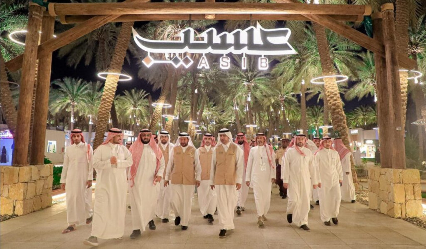 وزير البلديات والإسكان يتفقد عددًا من المشاريع التنموية بالقصيم.. ويقف على مشروع الزرقاء السكني