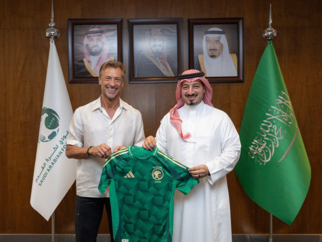 “المسحل” يجتمع بمدرب الأخضر “رينارد”.. بحضور “القاسم” و “الصادق”