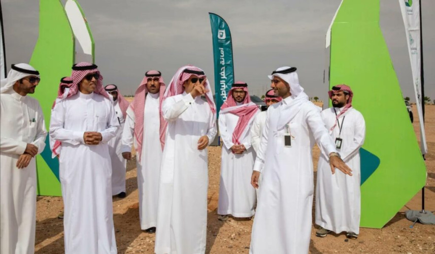 محافظ حفر الباطن يدشّن غابة الغاف ضمن مبادرة حفرالباطن أخضر