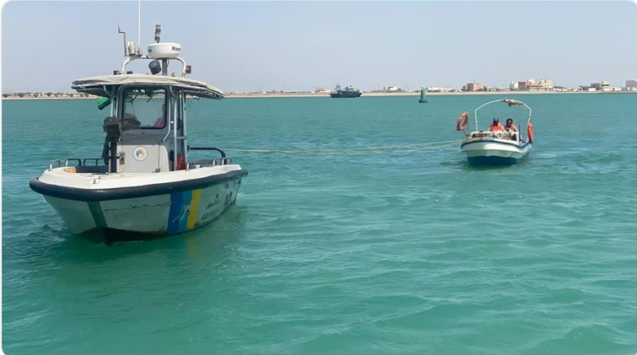 حرس الحدود بجازان يقدم المساعدة لبحار تعرّض إلى أزمة صحية في عرض البحر