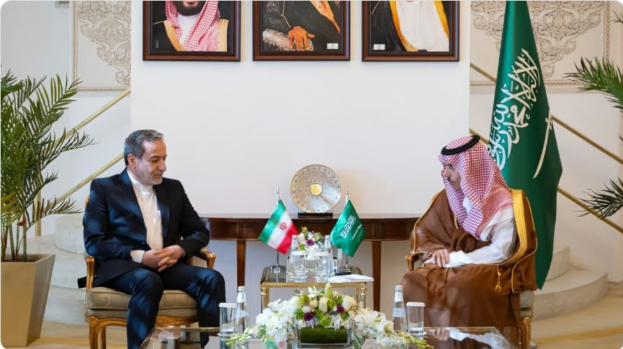 وزير الخارجية يستقبل نظيره الإيراني ويبحثان العلاقات الثنائية