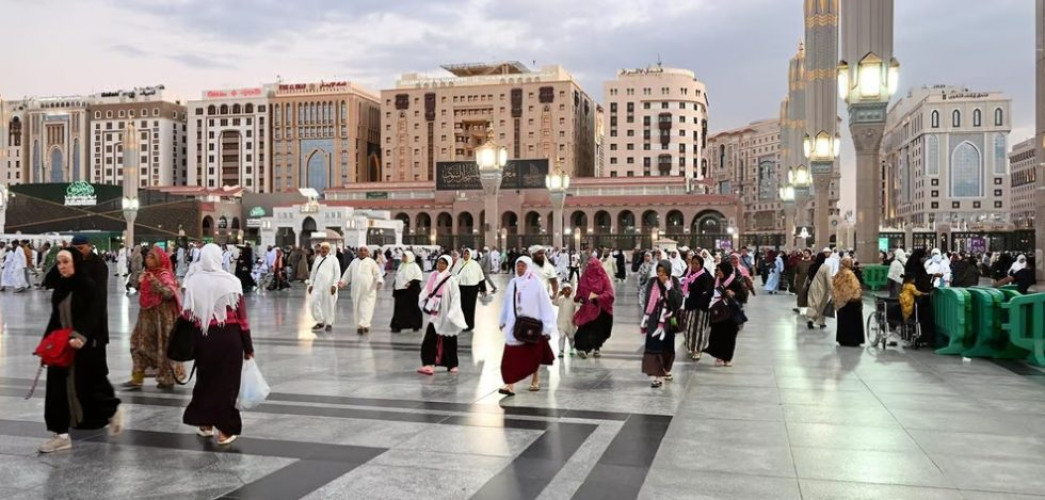 لينعموا بالطمأنينة والخشوع.. خدمات تنظيمية ترافق المصلين في المسجد النبوي