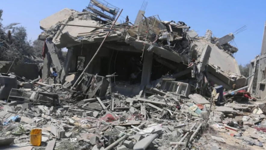 استشهاد أربعة فلسطينيين في قصف للاحتلال الإسرائيلي على منزل جنوب غزة