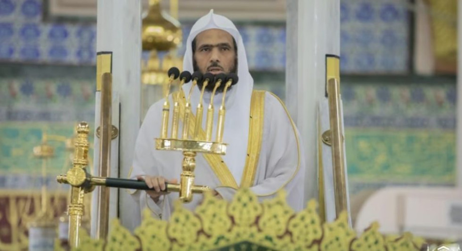 إمام المسجد النبوي يستعرض معاني وآثار قول الله تعالى “إن الله بصير بالعباد”