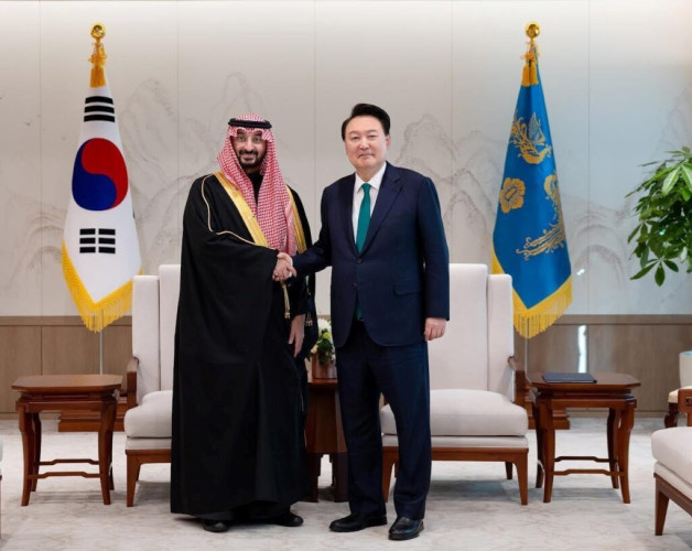 بتوجيه من القيادة.. سمو وزير الحرس الوطني يلتقي رئيس جمهورية كوريا