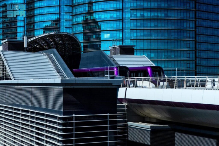 ابتداءً بتشغيل 3 مسارات تشمل الأزرق والأصفر والبنفسجي.. الهيئة الملكية لمدينة الرياض تعلن مواعيد تشغيل مسارات قطار الرياض