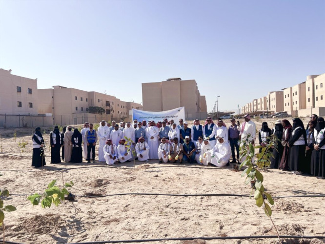 بيئة الشرقية تشّجر المجمع السكني للهيئة السعودية للمياه بالخبر بزراعة 5000 شتلة