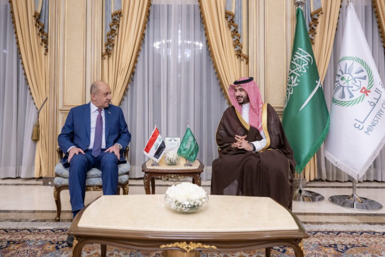 وزير الدفاع يستقبل وزير الدفاع العراقي ويوقّعان مذكرة تفاهم للتعاون في المجال العسكري