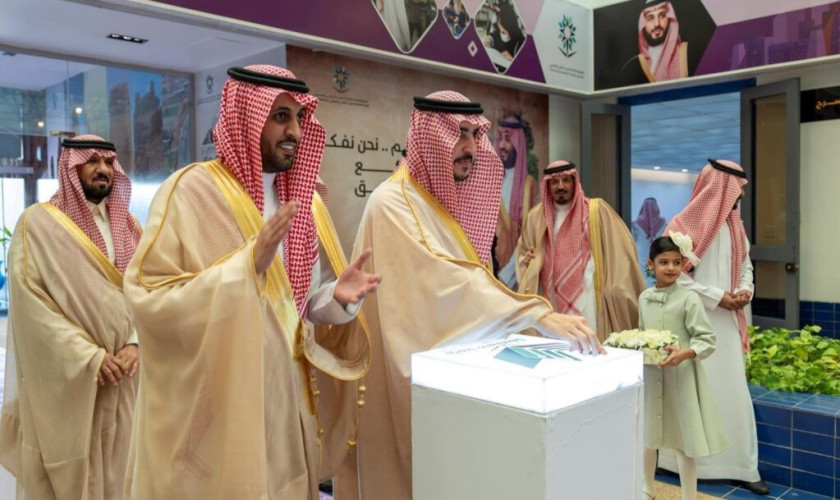 أمير الجوف يدشّن مبادرة “رؤيتنا مستقبلنا”.. ويشهد توقيع 3 اتفاقيات تعاون و 12 عقد توظيف مباشر للخريجين