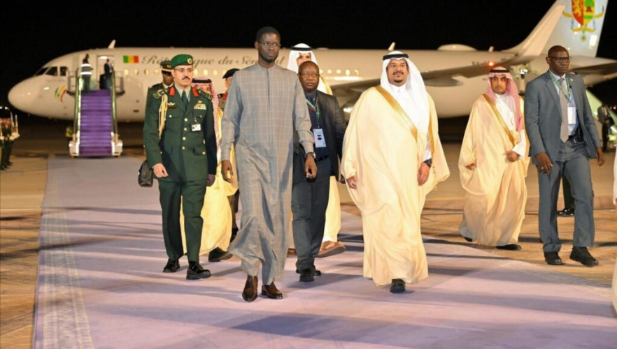 رئيس جمهورية السنغال يصل إلى الرياض وفي مقدمة مستقبليه نائب أمير المنطقة