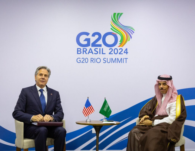 وزير الخارجية يلتقي وزير الخارجية الأمريكي