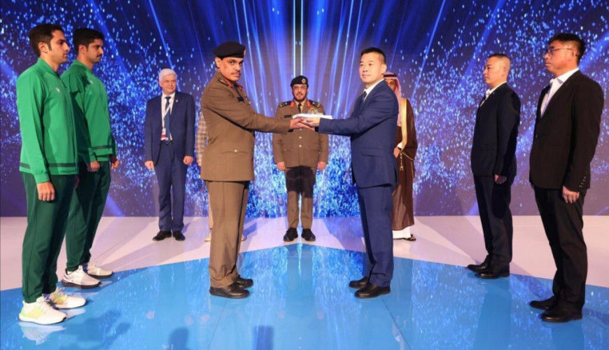 المملكة العربية السعودية تتسلم علم الاتحاد الدولي لرياضة الإطفاء والإنقاذ لاستضافة البطولة المقبلة(الرياض 2025)