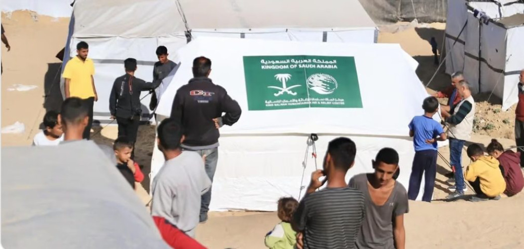 المساعدات السعودية تخفف آلام المتضررين من الحرب المستمرة بغزة