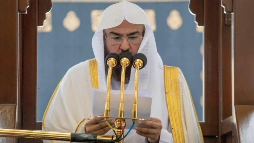 خطيب الحرم المكي: النسيج الاجتماعي المُتراص يحتاج إلى التحلي بمحاسن الآداب