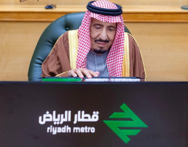 خادم الحرمين الشريفين يفتتح مشروع قطار الرياض