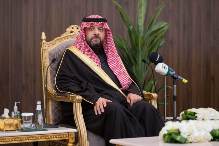 أمير الحدود الشمالية يستقبل أهالي رفحاء ويدشّن مشروعات تنموية وصحية