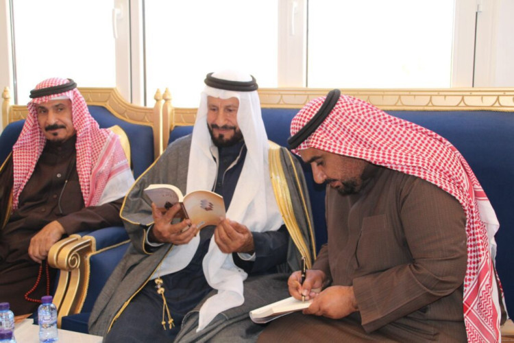 أدبي حائل يدشن ديوان الشاعر ( أبو زُويّد )