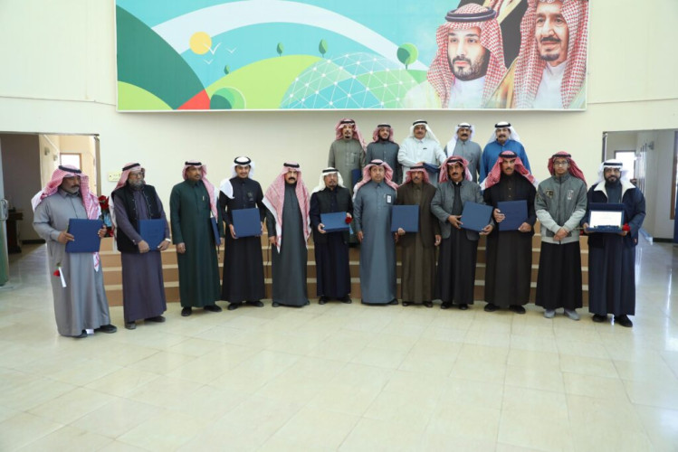 مدير “تعليم الجوف” يكرم 113 متقاعد