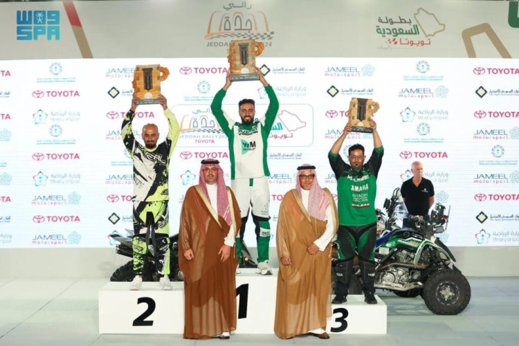 الأمير سعود بن جلوي يتوج الفائزين بسباق رالي جدة تويوتا 2024م