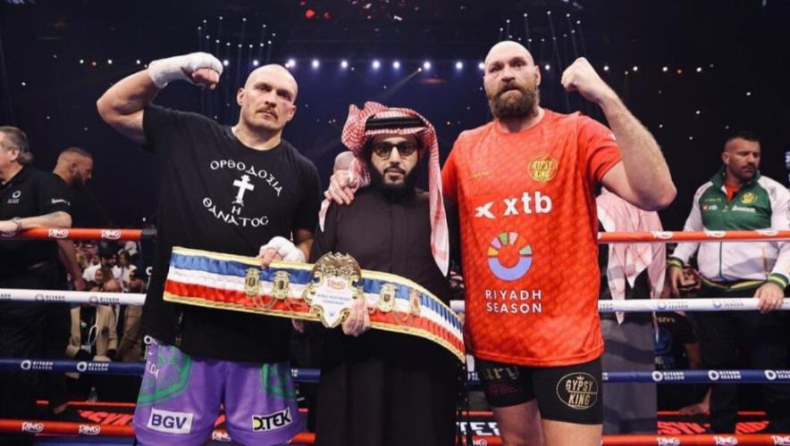 أوسيك يحافظ على ألقابه ويبقى بطلًا للوزن الثقيل بلا منازع حاصدًا خمسة أحزمة تاريخية