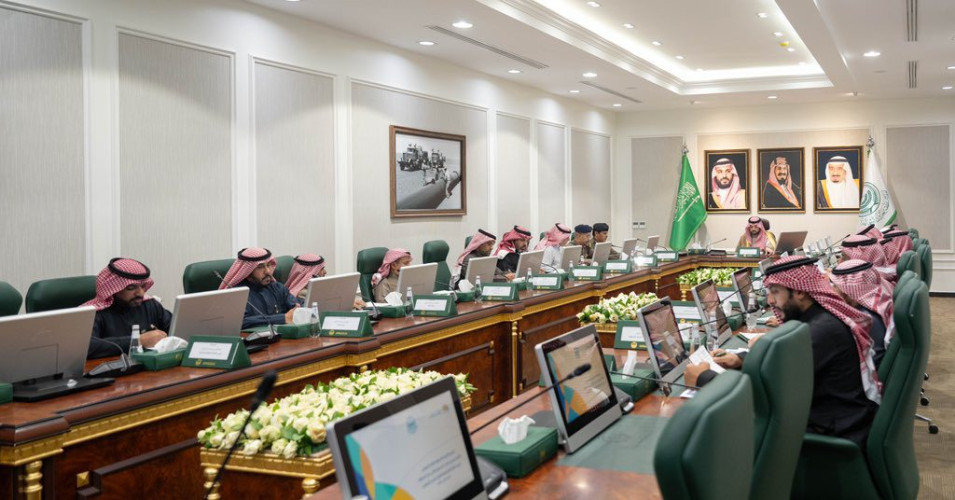 أمير الحدود الشمالية يرأس اجتماع لجنة التوطين العليا بالمنطقة