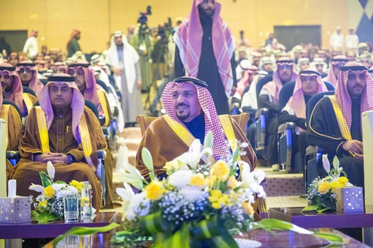 أمير القصيم يرعى حفل جائزة الذكير “الأربعين” لتكريم 203 طلاب متفوقين بتعليم عنيزة