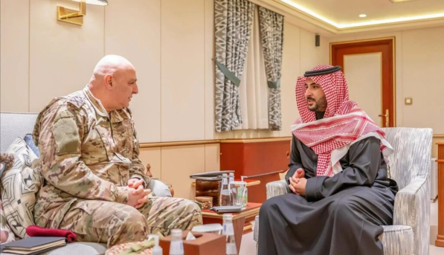 سمو وزير الدفاع يلتقي قائد الجيش اللبناني