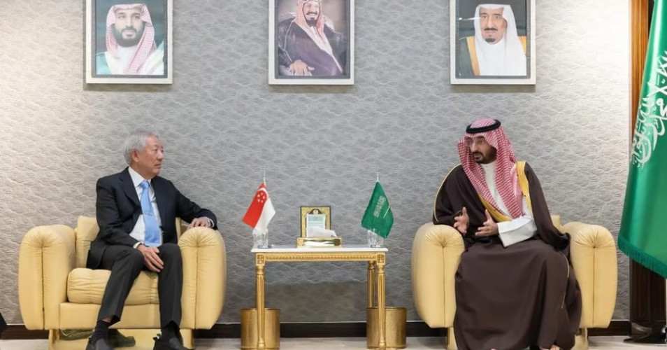 وزير الحرس الوطني يستقبل كبير الوزراء والوزير المنسق للأمن القومي السنغافوري