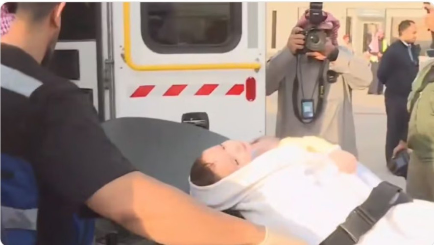 إنفاذًا لتوجيهات “القيادة”.. وصول التوأم الملتصق السوري “سيلين وإيلين” إلى الرياض