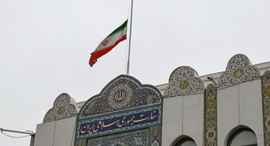 عقب رحيل الأسد.. اقتحام سفارة إيران في دمشق والعراق يخلي سفارته