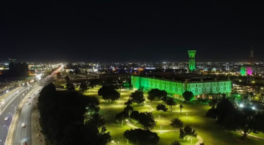 احتفالاً باستضافة كأس العالم 2034.. “إمارة تبوك” تكتسي باللون الأخضر