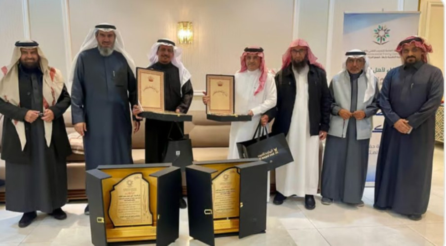 “الدراسات العامة” بتقنية أبها يكرّم متقاعديه ويقدم لهم الدروع والهدايا