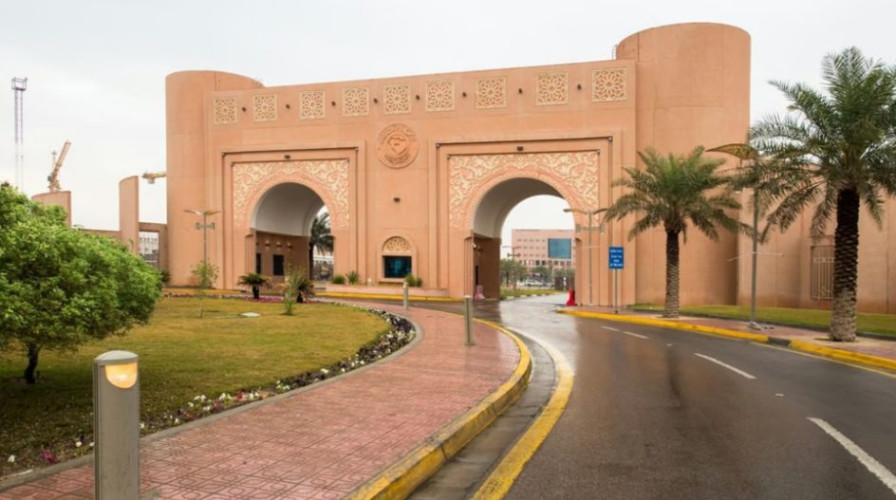 319 طالباً وطالبة من ذوي الإعاقة يؤدون اختبارات الفصل الدراسي الأول بجامعة الملك فيصل