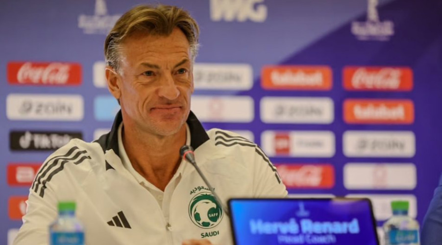 مدرب الأخضر إيرفي رينارد: لست راضيًا عن الأداء حتى بعد الفوز.. وهدفنا الوصول للنهائي وتحقيق اللقب