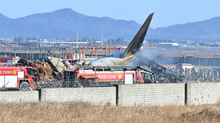 كوريا الجنوبية.. تحطم طائرة ركاب يخلف 47 قتيلًا على الأقل