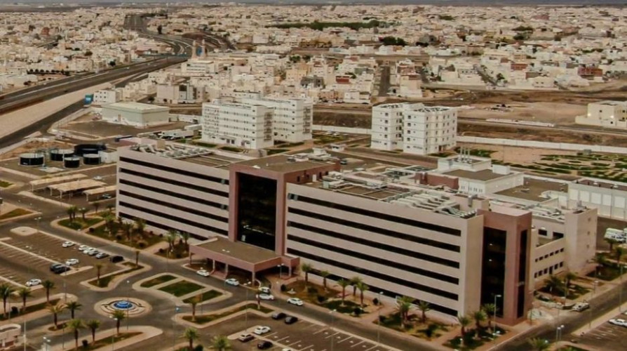 إنقاذ حياة “سبعينية” تعرَّضت لتمزُّق بالشريان الأبهر الصدري بمدينة الملك سلمان الطبية