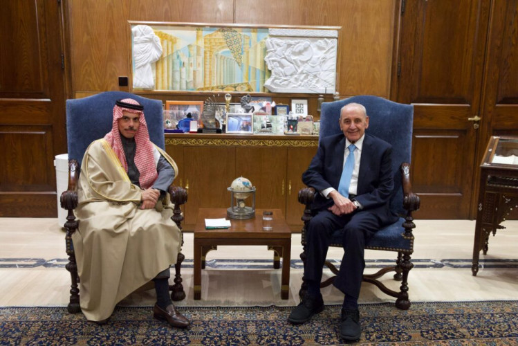 سمو وزير الخارجية يلتقي رئيس مجلس النواب اللبناني